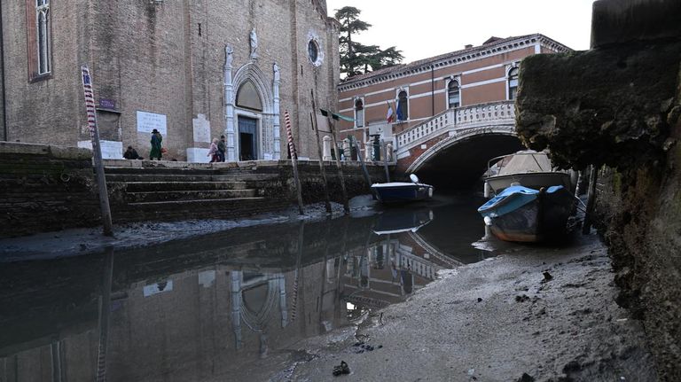 Venecia con sus canales secos