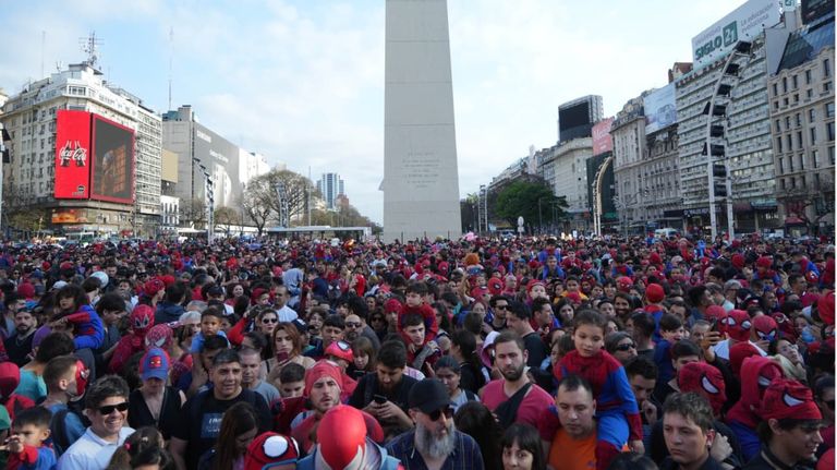 spiderman hombre araña obelisco 1 NA g_20231029