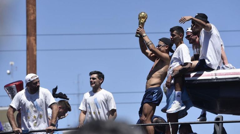 Los campeones del Mundo rumbo al obelisco