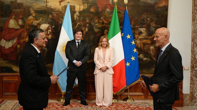 El presidente y CEO de YPF, Horacio Marín, y el CEO de Eni, Claudio Descalzi.