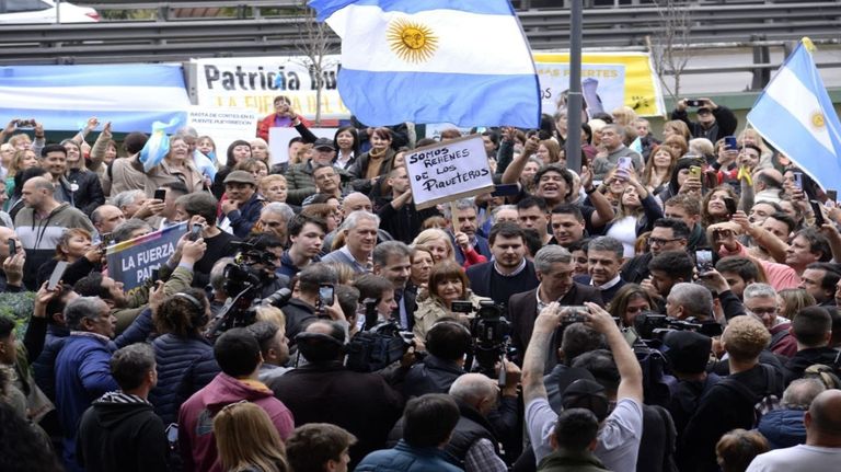 20230921 Patricia Bullrich firmó un compromiso para acabar con los piquetes.