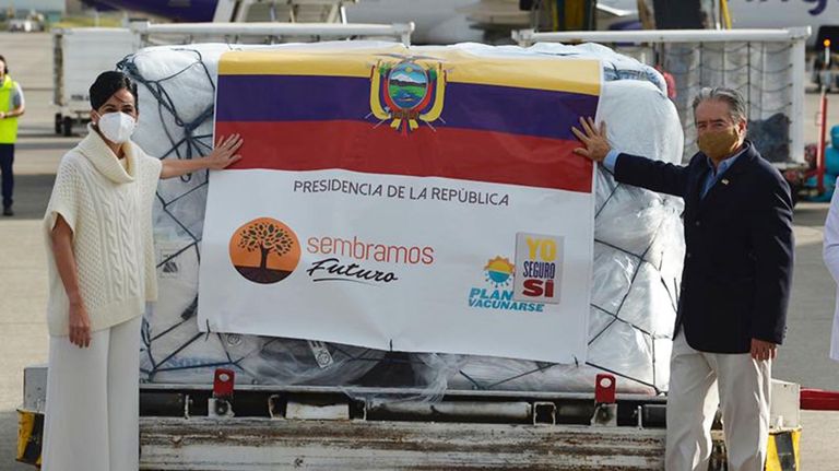 gente vacunándose en Ecuador 20210720