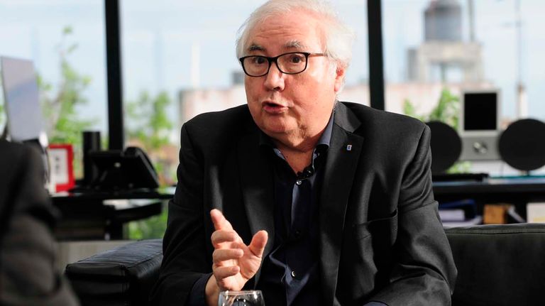 Manuel Castells, en la entrevista con Jorge Fontevecchia.