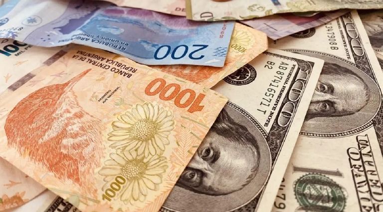 Pesos y dólares