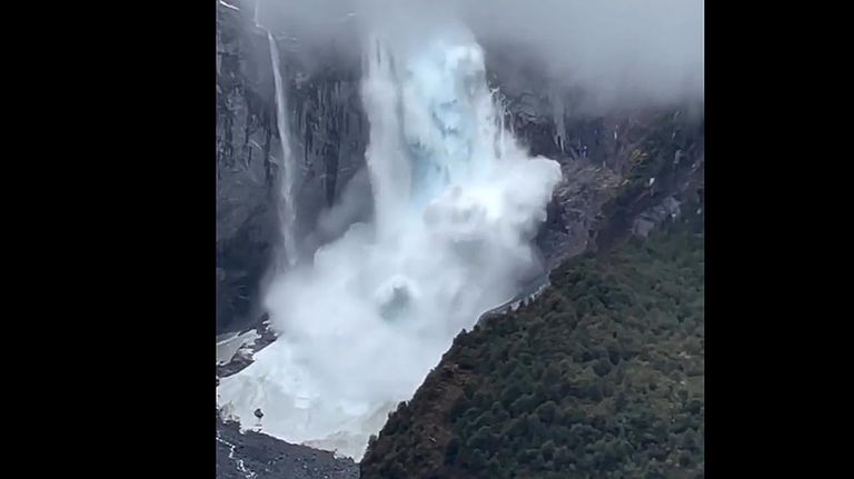 Glaciar colgante desprendimiento 20220913