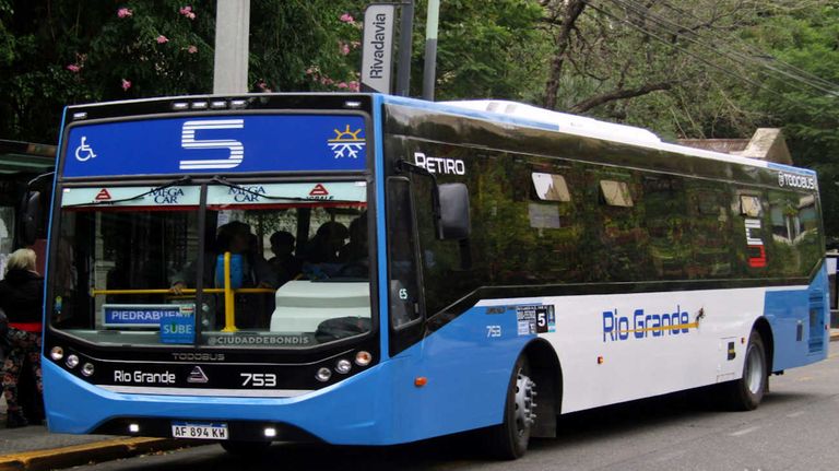 Colectivo líneas 5 y 8 20231218