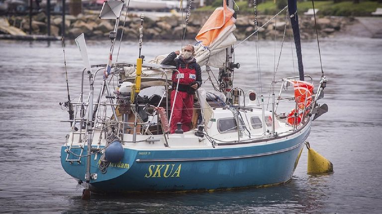 Juan Manuel Ballestero llegó a Mar del Plata luego de 85 días de navegación en solitario.
