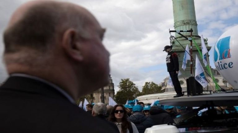 marcha francia suicidio policias AFP g_20191002