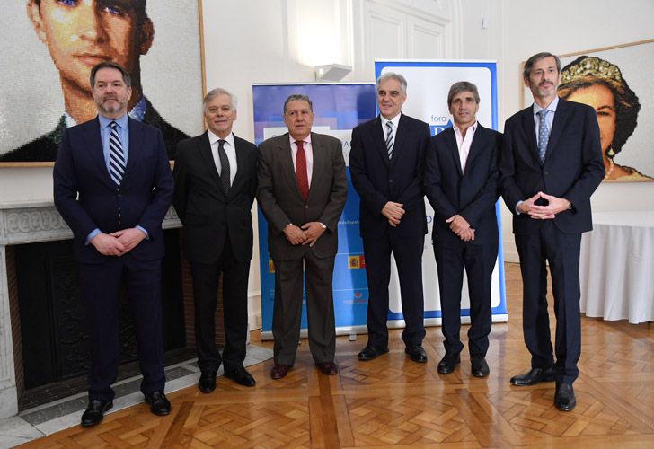 Luis Caputo, ministro de Finanzas, abrió el Foro Argentino Español, antes de la visita de Mariano Rajoy, presidente de España.
