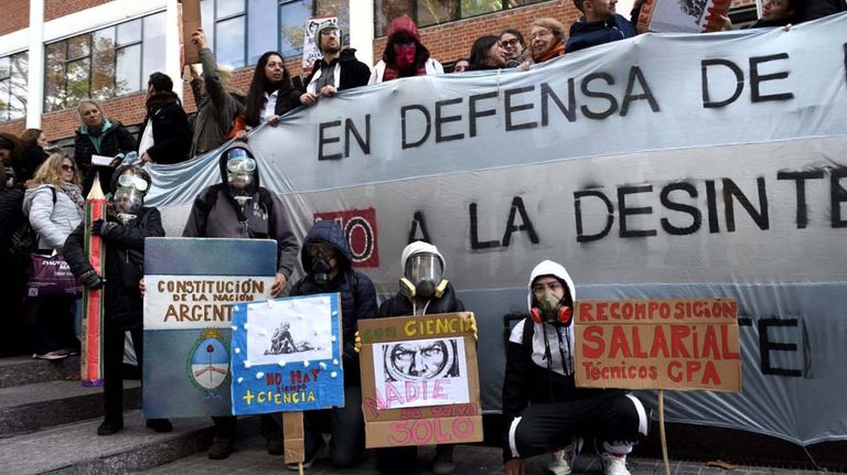 Científicos contra el ajuste en el Polo Científico20250528