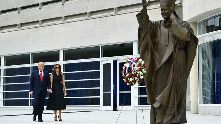 Melania Trump no puede sonreír