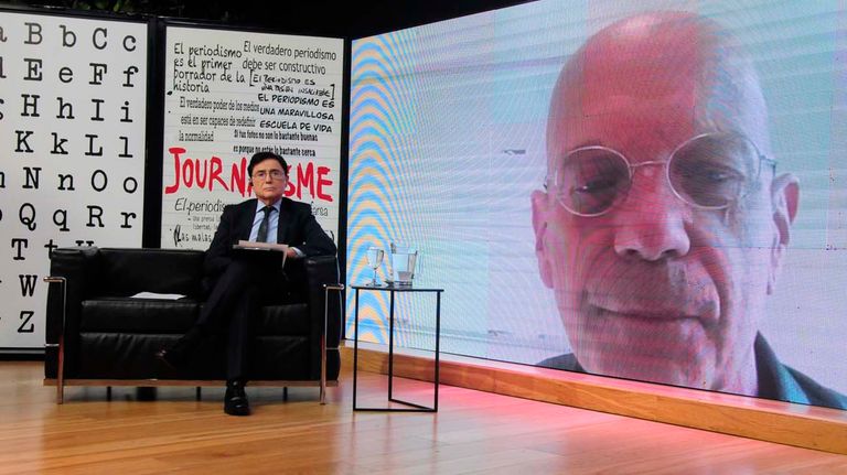 Geert Lovink: “La particularidad del problema de la falta de perspectiva es que las aplicaciones en tu teléfono son muy limitadas y se han vuelto tan atractivas, tan llenas de energía y demandan tanto tiempo”.