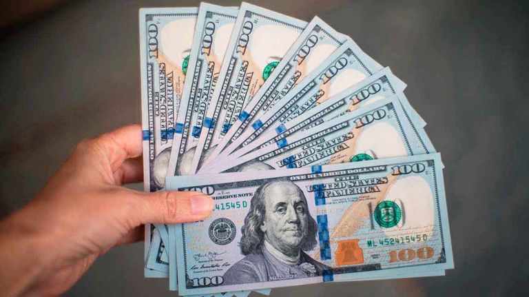 20230311_dolar_shutterstock_g