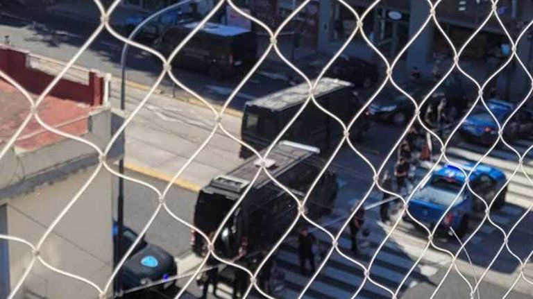 Mega operativo policial en Villa General Mitre