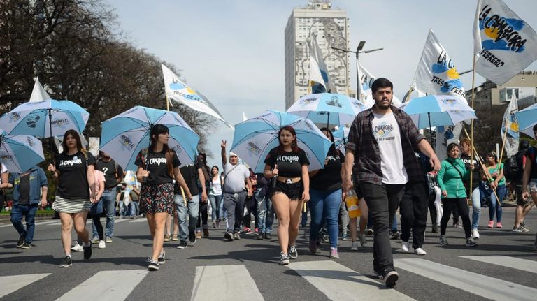 La manifestación llega a Av de Mayo y 9 de Julio 09242018