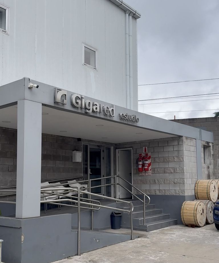 Gigared abre sus puertas para mostrar el trabajo de sus equipos, la infraestructura tecnológica y los procesos que hacen posible mantener conectados a miles de usuarios. Un recorrido por las personas y la innovación detrás de una red en constante evolución.