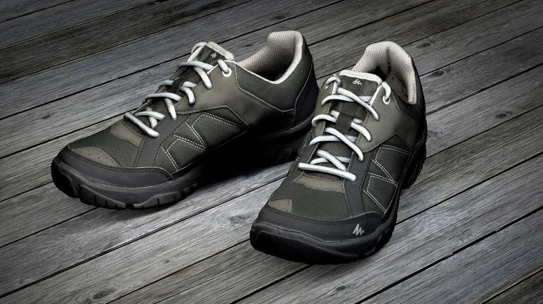Zapatillas Microondas, tablas de cortar, heladera, cafetera, toallas, interruptor de la luz y control remoto 20230207
