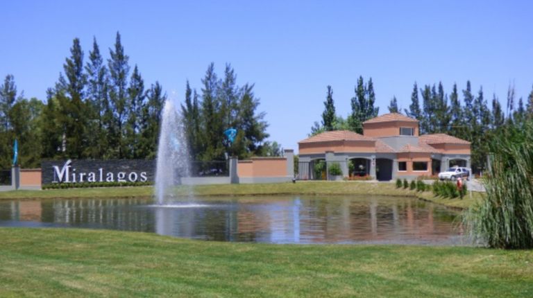 2022 18 01 marcos rojo Miralagos Country