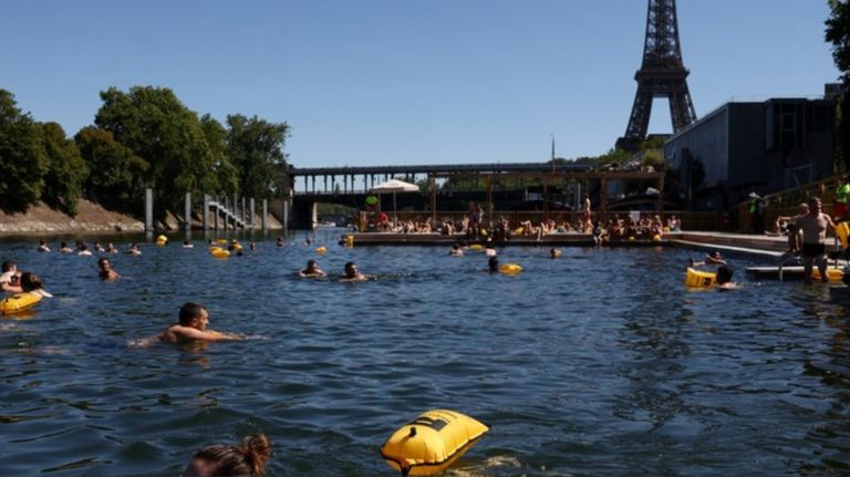 Una zona de baño autorizado en el Sena a su paso por París en plena ola de calor