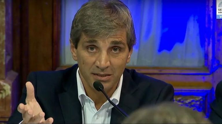 Las dos peleas de Caputo en el Congreso: jubilaciones y ganancias