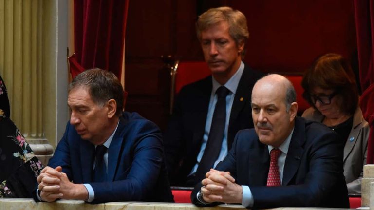 Diego Santilli y Federico Sturzenegger acompañan al jefe de Gabinete, Manuel Adorni, en su informe de gestión en el Congreso