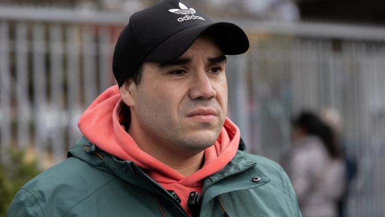 Francisco Miranda, el hermano de uno de los mineros atrapados a 1200 metros de profundidad en Chile.