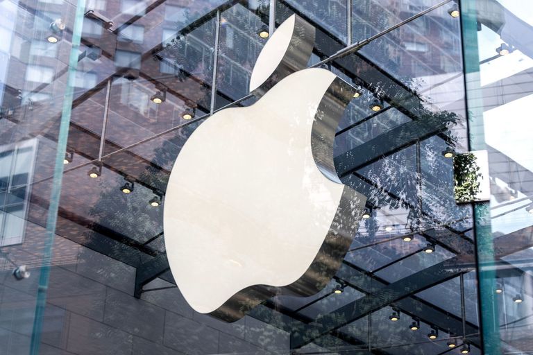 An Apple Store Ahead Of Earnings Figures
