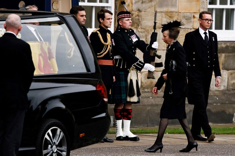 reina Isabel II