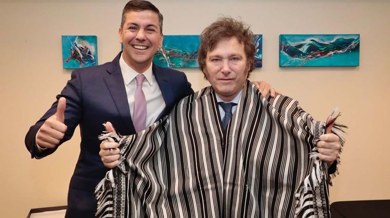 Javier Milei y Santiago Peña 20231210