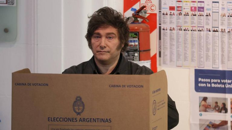 Milei votando 26102025