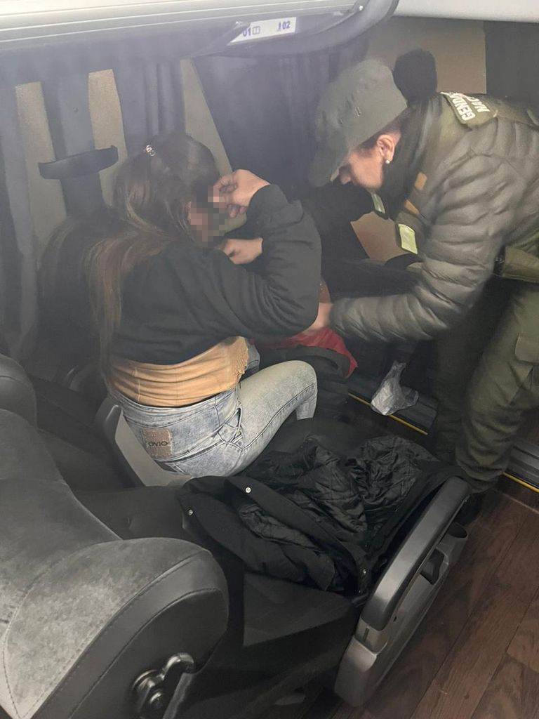 La mujer se mostró nerviosa e inmediatamente descubrieron que escondía cocaína