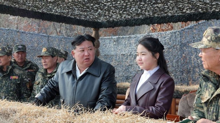 Kim Jong-un y su hija Kim Ju-ae