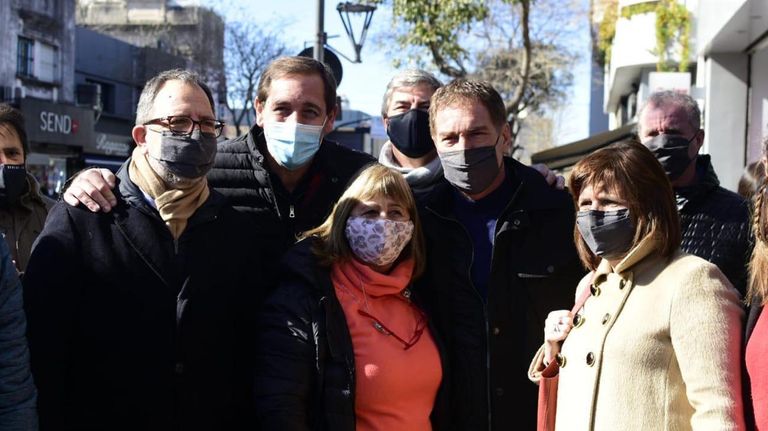 Santilli y Bullrich en campaña 20210811