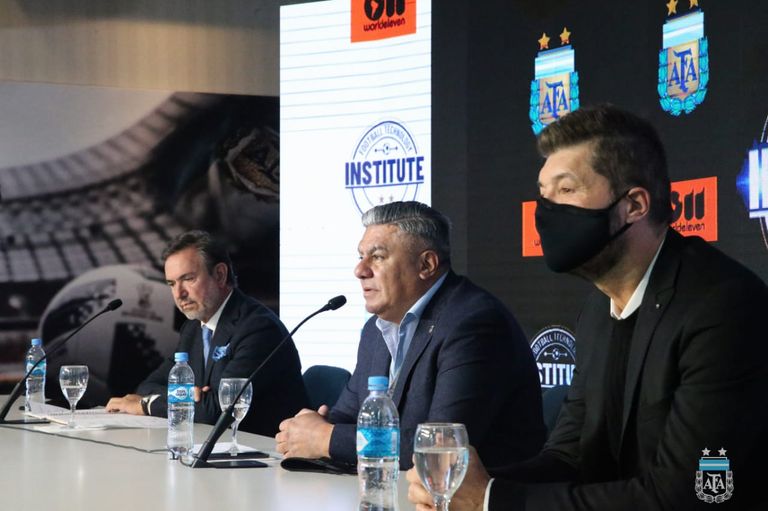 Tofoni, Tapia, Tinelli
