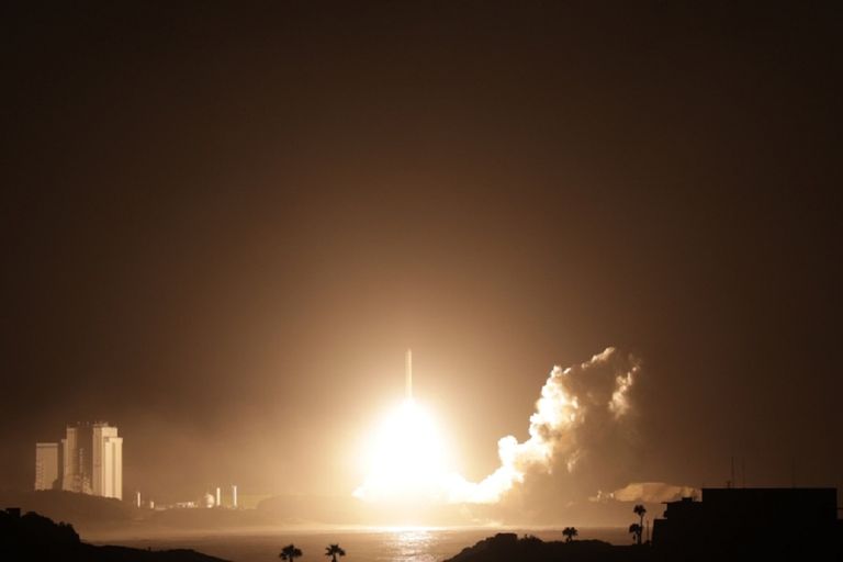 El cohete H3 despegó desde Tanegashima con la sonda japonesa MMX a bordo.