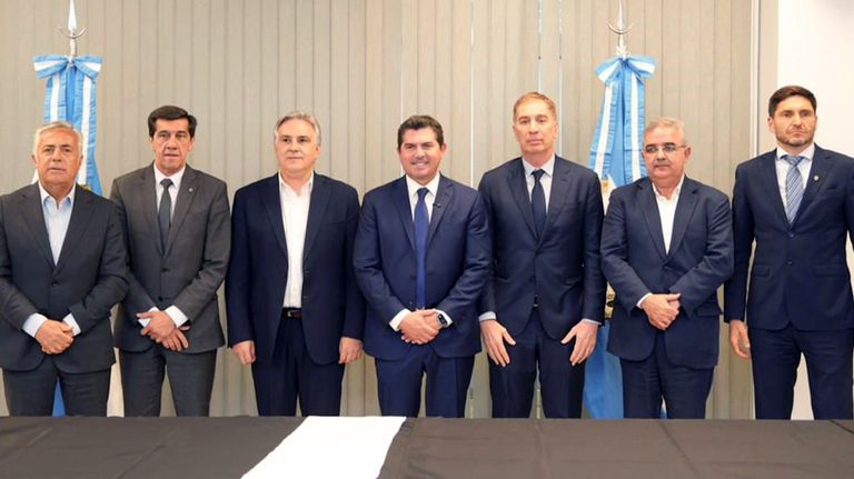 Llaryora junto a Santilli