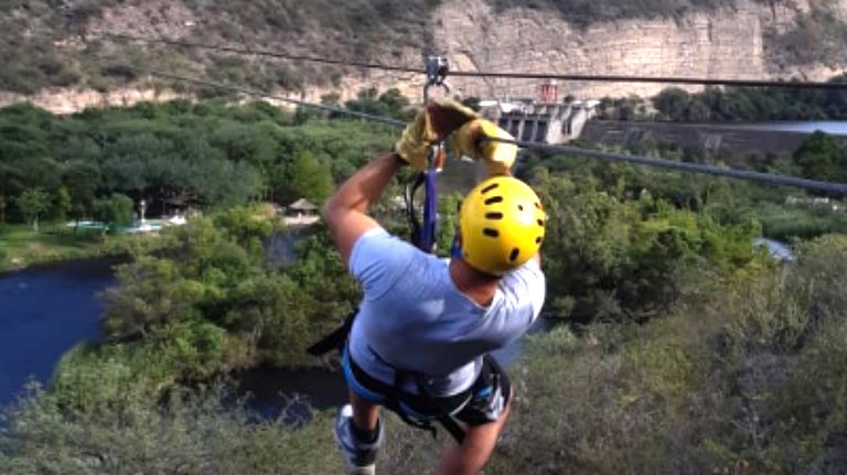 El cable que embistió accidentalmente el helicóptero de Jorge Brito era una de las atracciones turísticas en Salta.