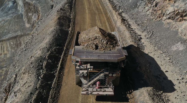 Día a día de los trabajadores en una mina de oro 20200212