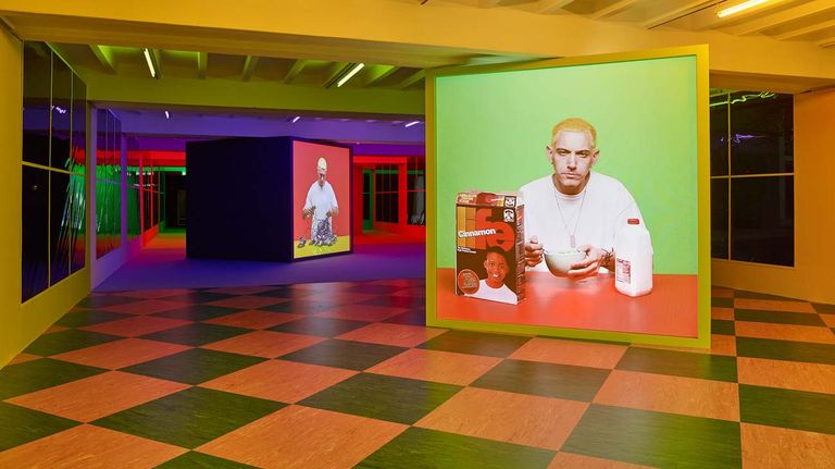 Alex Da Corte, The Superman, vista de la exhibición en el Kölnischer Kunstverein, Colonia, 2018.