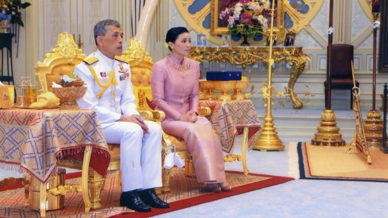 boda rey tailandia reina suthida