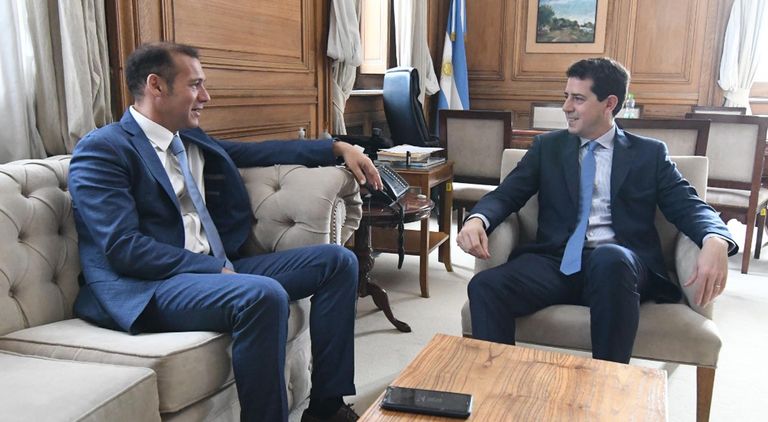 Omar Gutierrez, gobernador de Neuquén con ministros 20191213