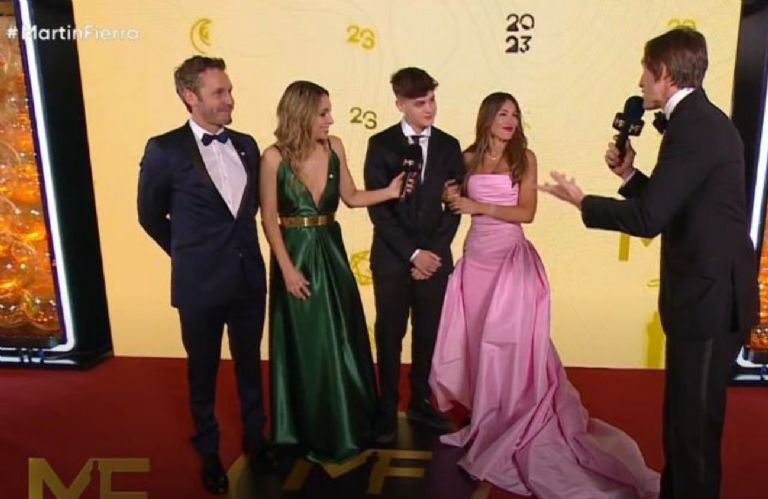 El encuentro de Pampita y Benjamín Vicuña en la alfombra roja.