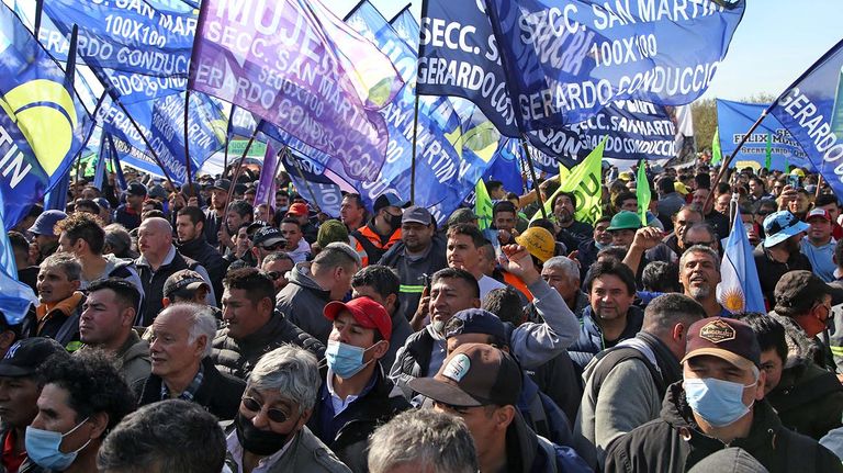 Alberto Fernández participa de un acto de la UOCRA 20220520