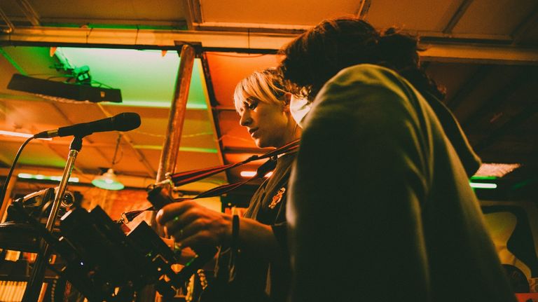 Jess Praznik, la directora del Tiny Desk de Nicki Nicole