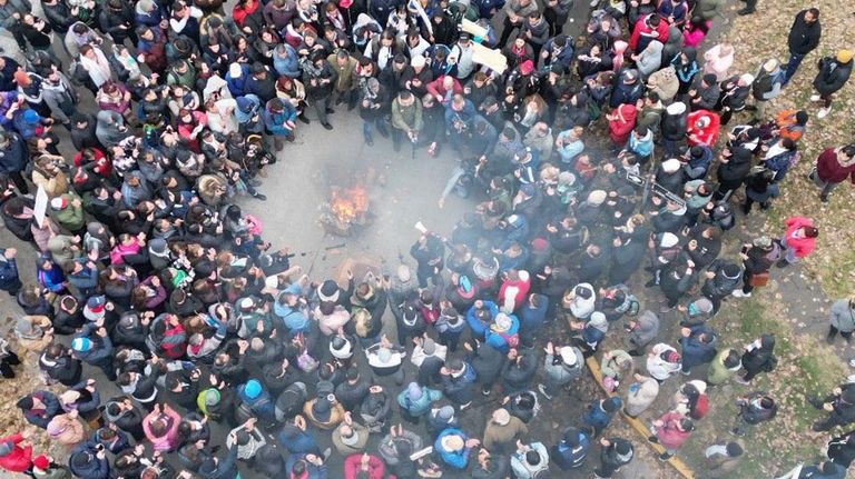 Grabois encabeza protesta en la puerta del depósito de Villa Martelli