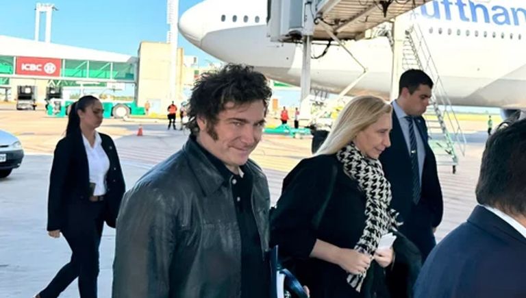 Javier y Karina Milei, de viaje.