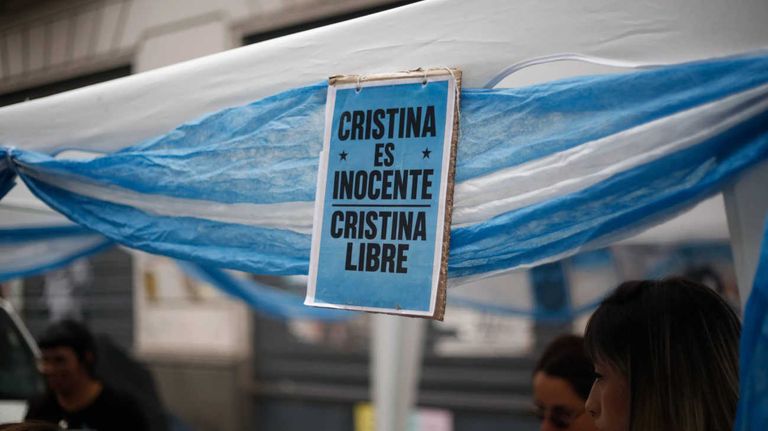 25 de mayo frente al departamento de Cristina Kirchner 25052026