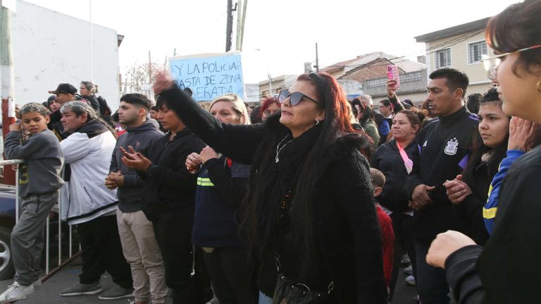 Una nena de 11 años muere tras ser asaltada y golpeada cuando llegaba a la escuela en Lanús 20230809