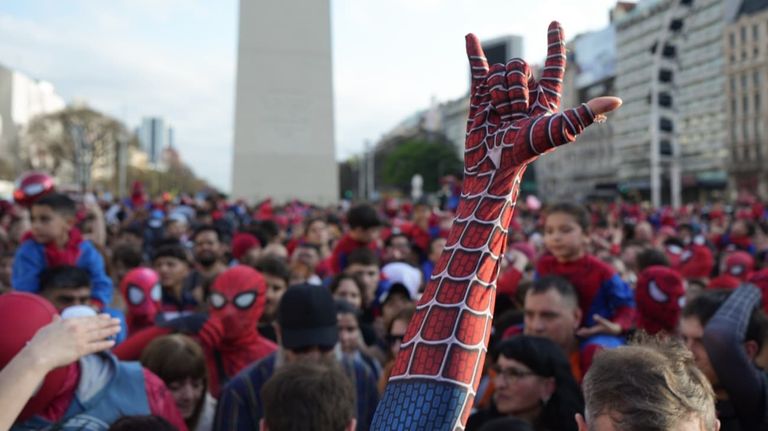 spiderman hombre araña obelisco 1 NA g_20231029