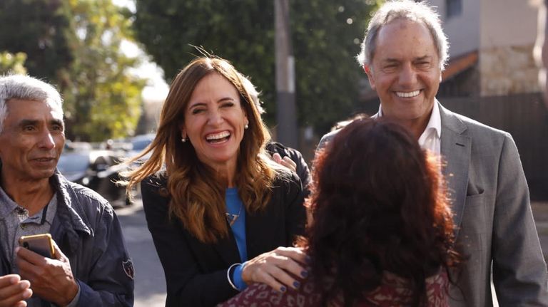 Daniel Scioli y Victoria Tolosa Paz en campaña